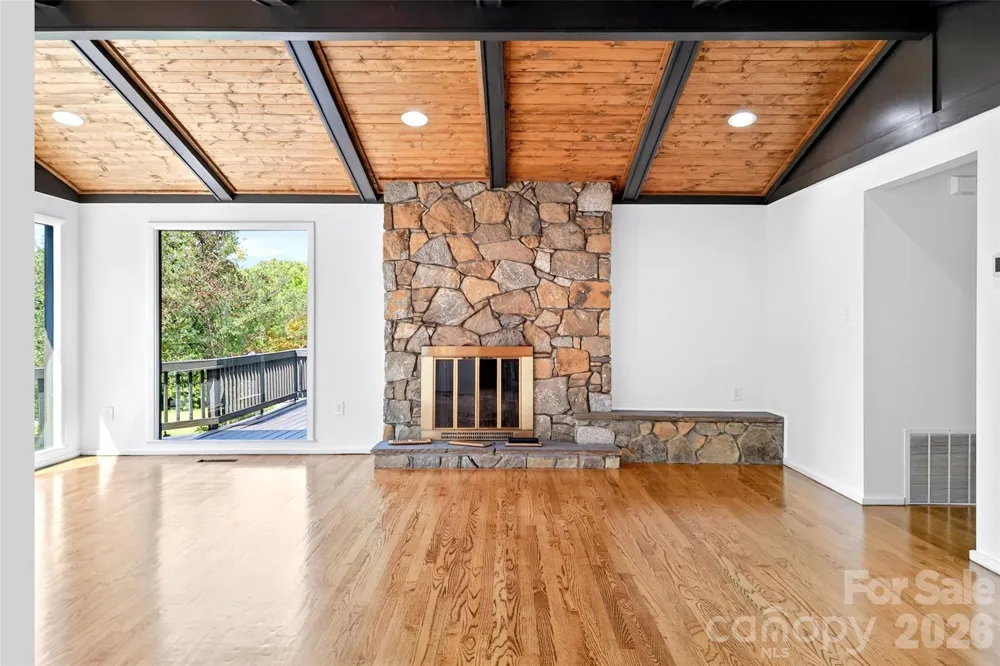 208 Dogwood Lane Black Mountain, NC 28711