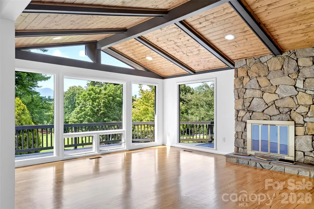 208 Dogwood Lane Black Mountain, NC 28711
