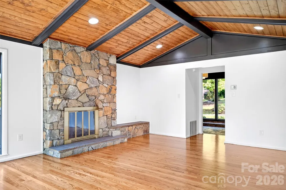 208 Dogwood Lane Black Mountain, NC 28711