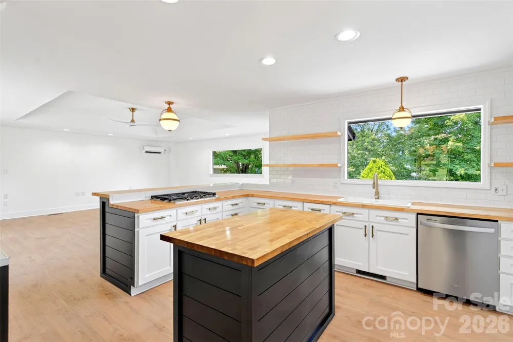 208 Dogwood Lane Black Mountain, NC 28711
