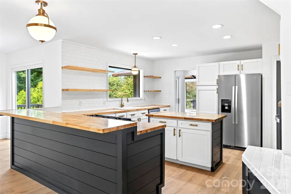 208 Dogwood Lane Black Mountain, NC 28711