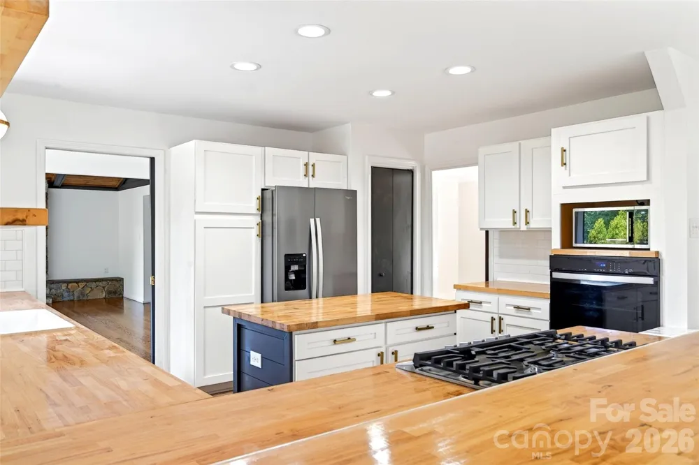 208 Dogwood Lane Black Mountain, NC 28711