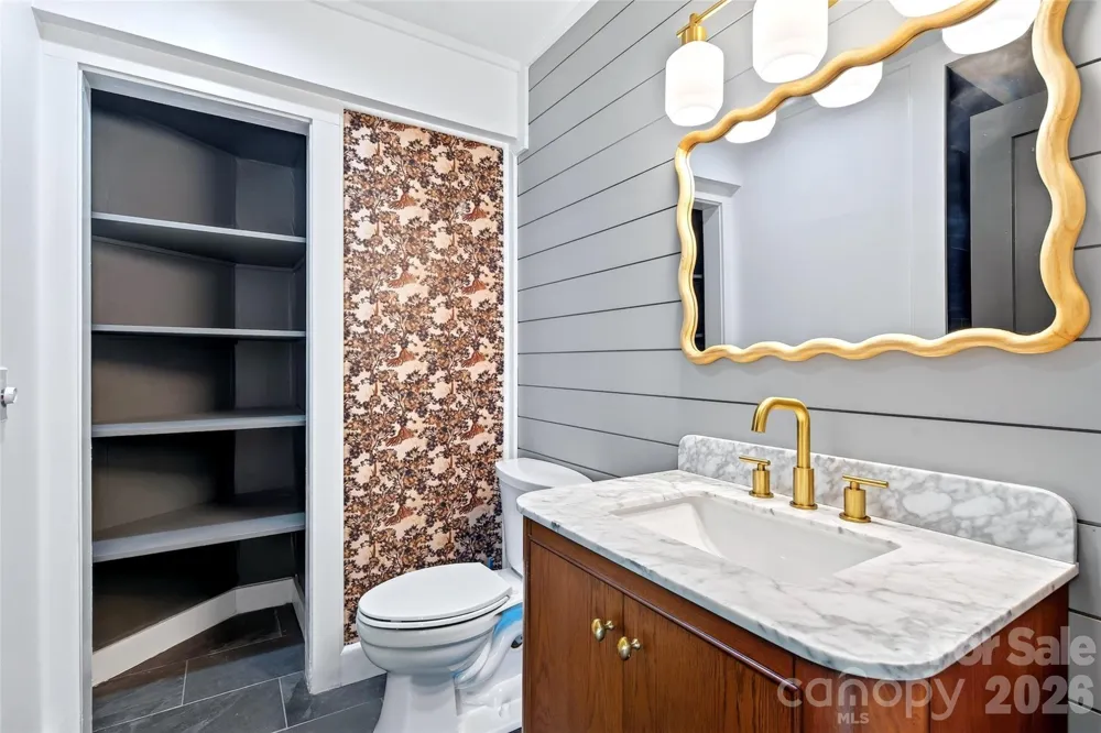 208 Dogwood Lane Black Mountain, NC 28711