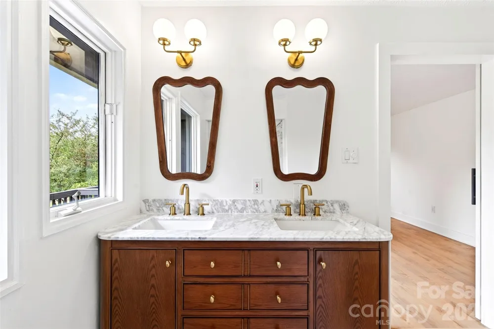 208 Dogwood Lane Black Mountain, NC 28711