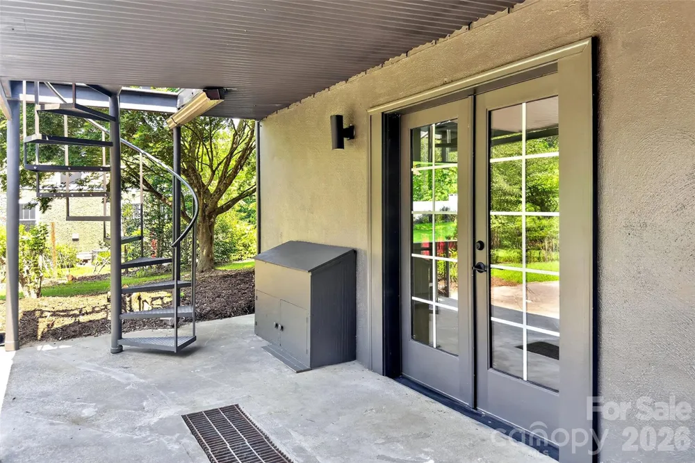208 Dogwood Lane Black Mountain, NC 28711