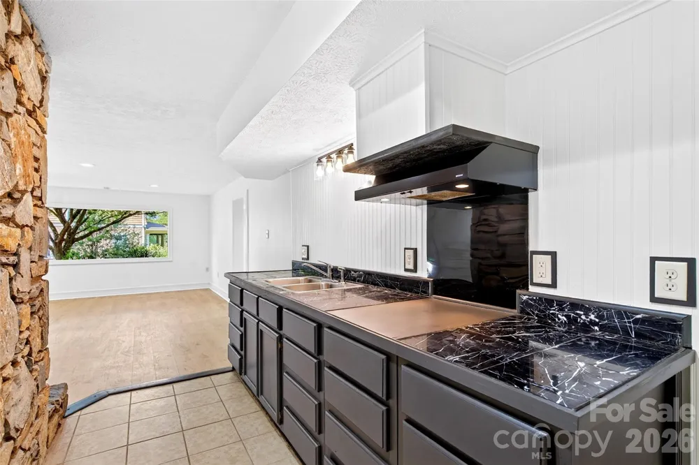 208 Dogwood Lane Black Mountain, NC 28711