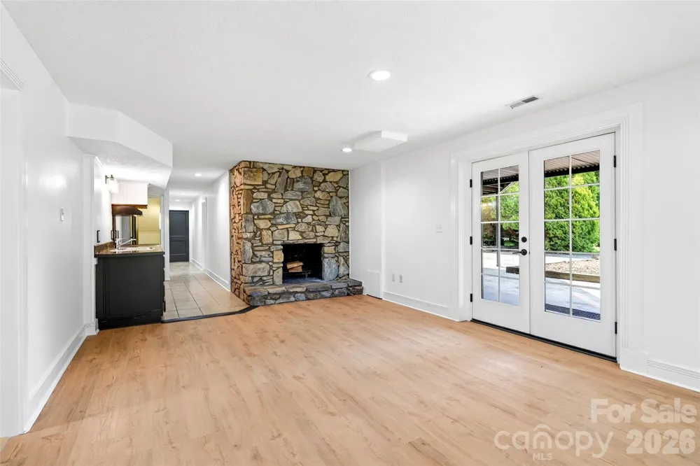 208 Dogwood Lane Black Mountain, NC 28711