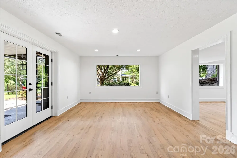 208 Dogwood Lane Black Mountain, NC 28711