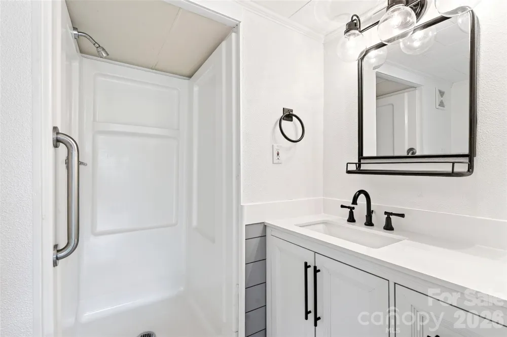 208 Dogwood Lane Black Mountain, NC 28711