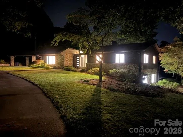 208 Dogwood Lane Black Mountain, NC 28711