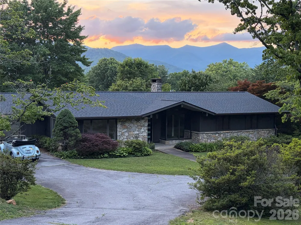 208 Dogwood Lane Black Mountain, NC 28711
