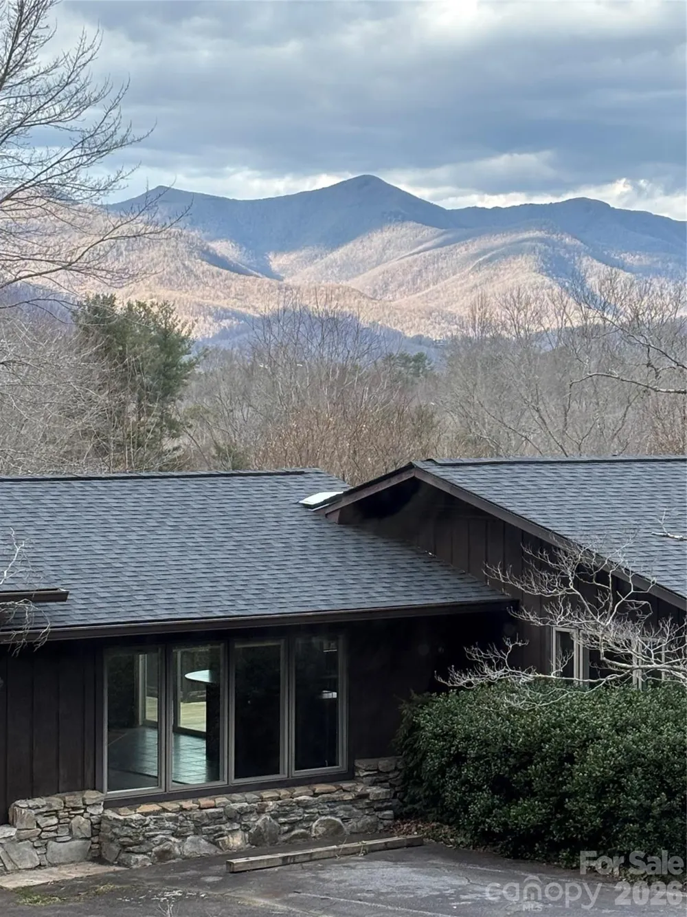 208 Dogwood Lane Black Mountain, NC 28711