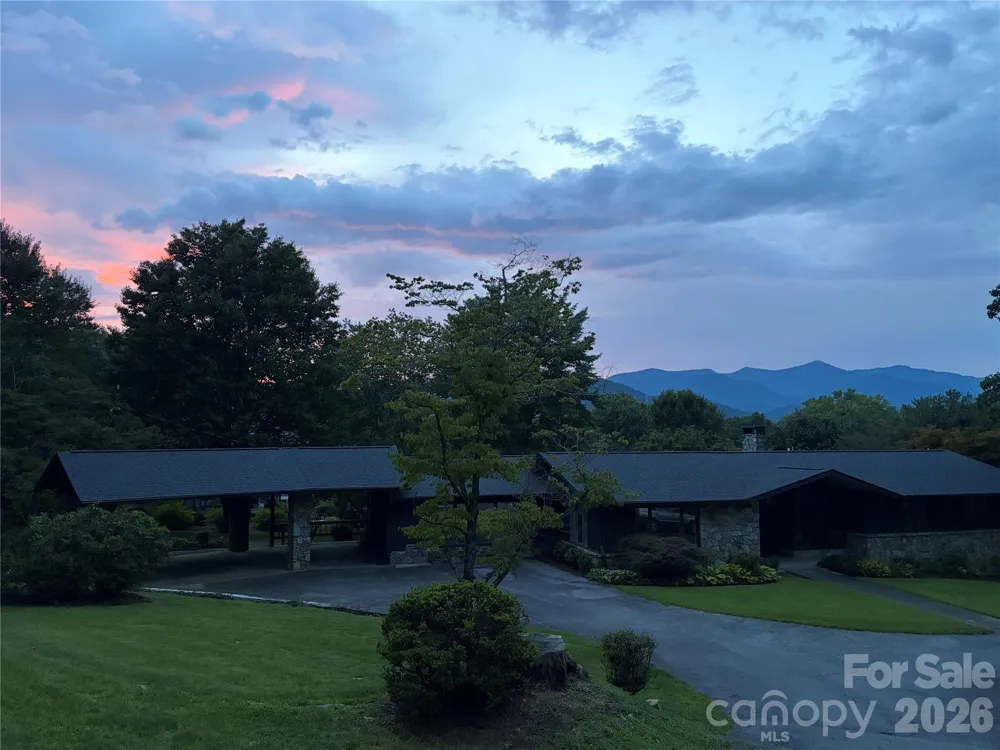 208 Dogwood Lane Black Mountain, NC 28711