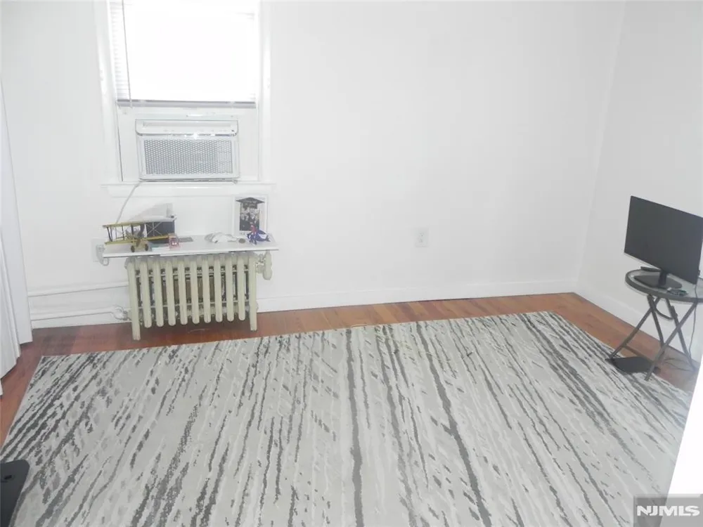 58 MARSHALL AVE Little Ferry, NJ 07643