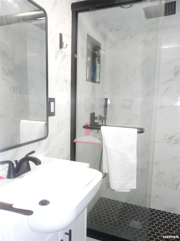 58 MARSHALL AVE Little Ferry, NJ 07643