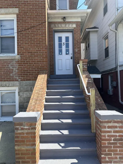 9 N Rosborough Ave