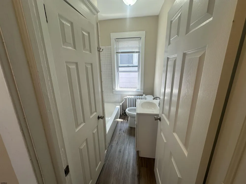 9 N Rosborough Ave Ventnor, NJ 08406