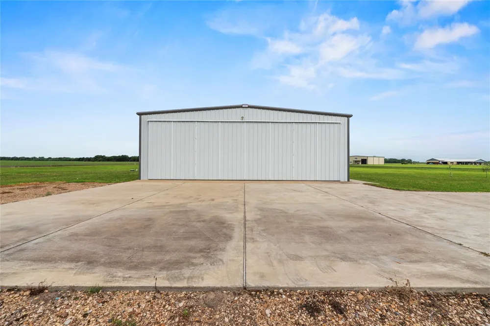 7736 Meteor Drive Sealy, TX 77474
