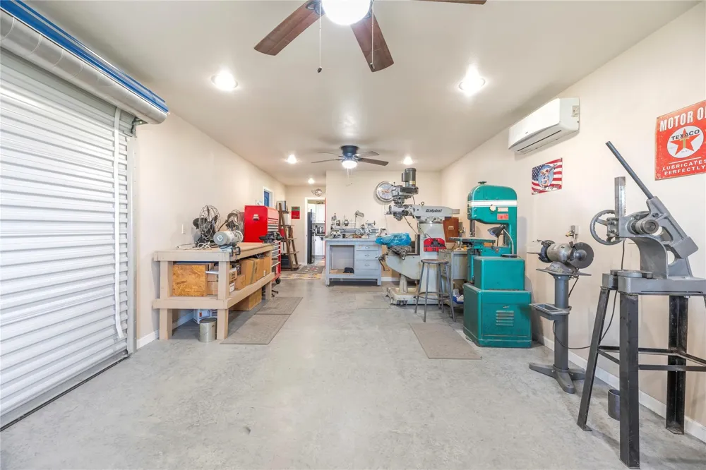 7736 Meteor Drive Sealy, TX 77474