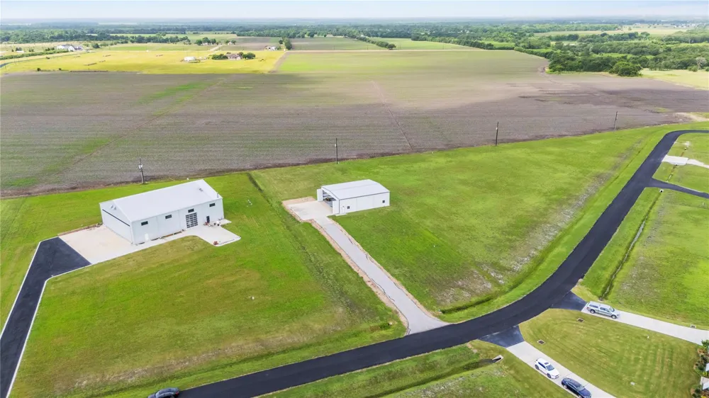 7736 Meteor Drive Sealy, TX 77474