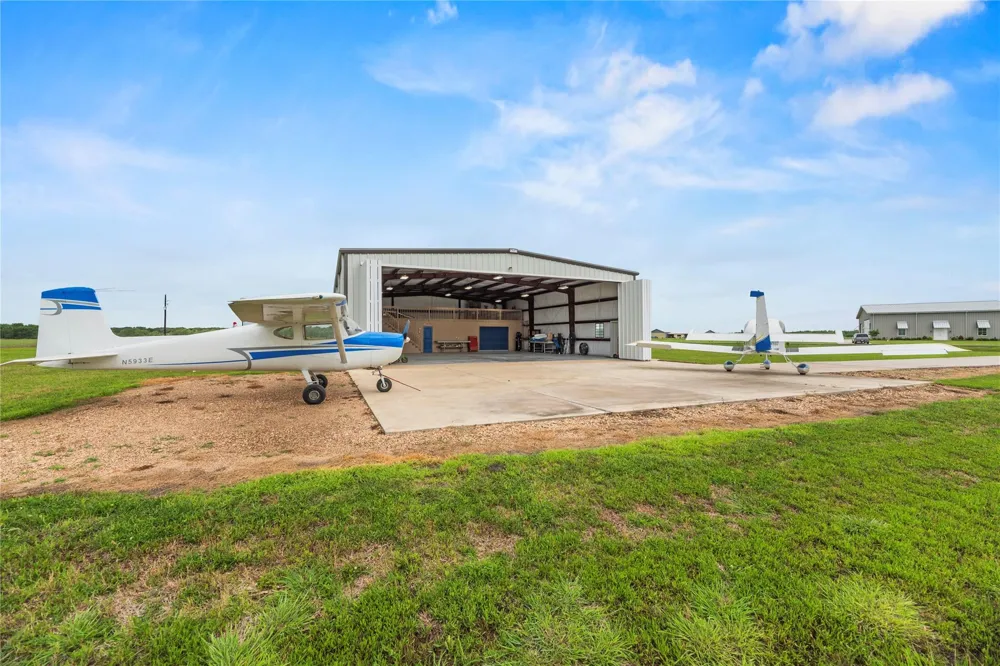 7736 Meteor Drive Sealy, TX 77474