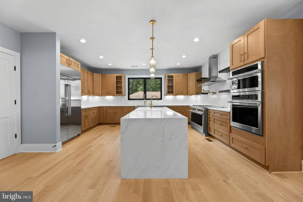 7225 BARRY ROAD Alexandria, VA 22315
