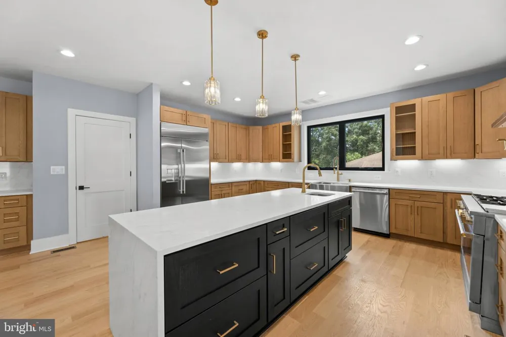 7225 BARRY ROAD Alexandria, VA 22315