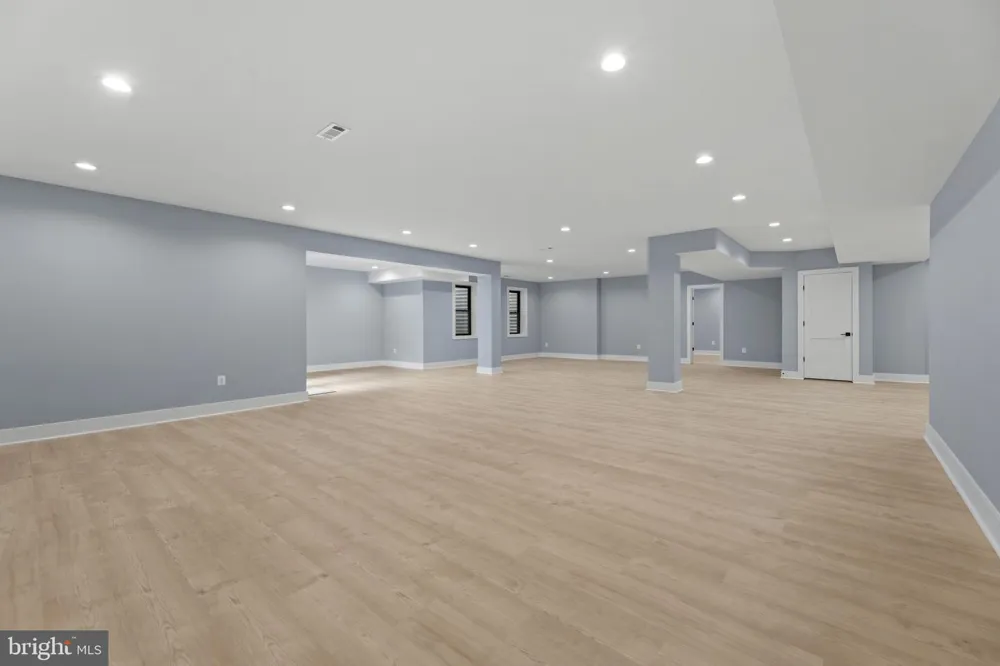 7225 BARRY ROAD Alexandria, VA 22315