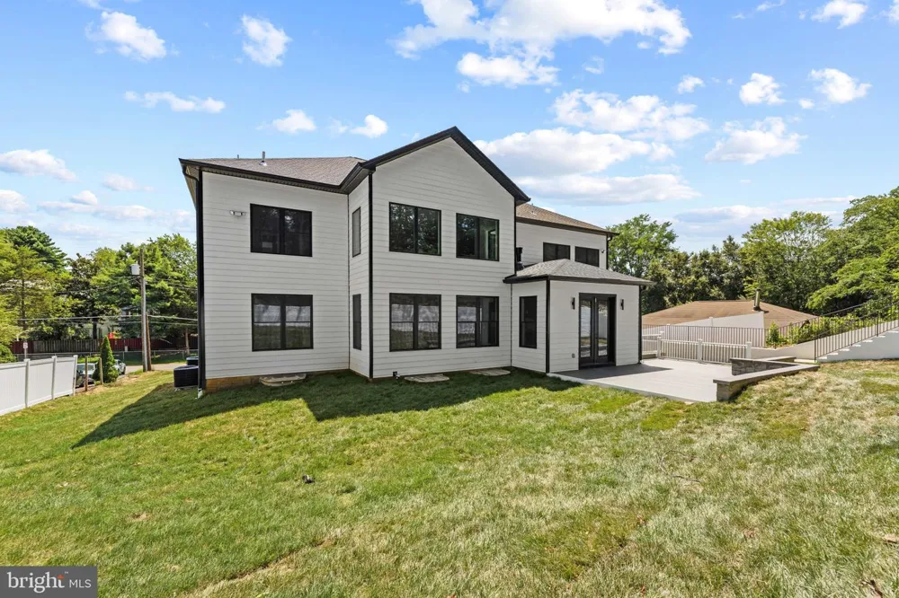 7225 BARRY ROAD Alexandria, VA 22315