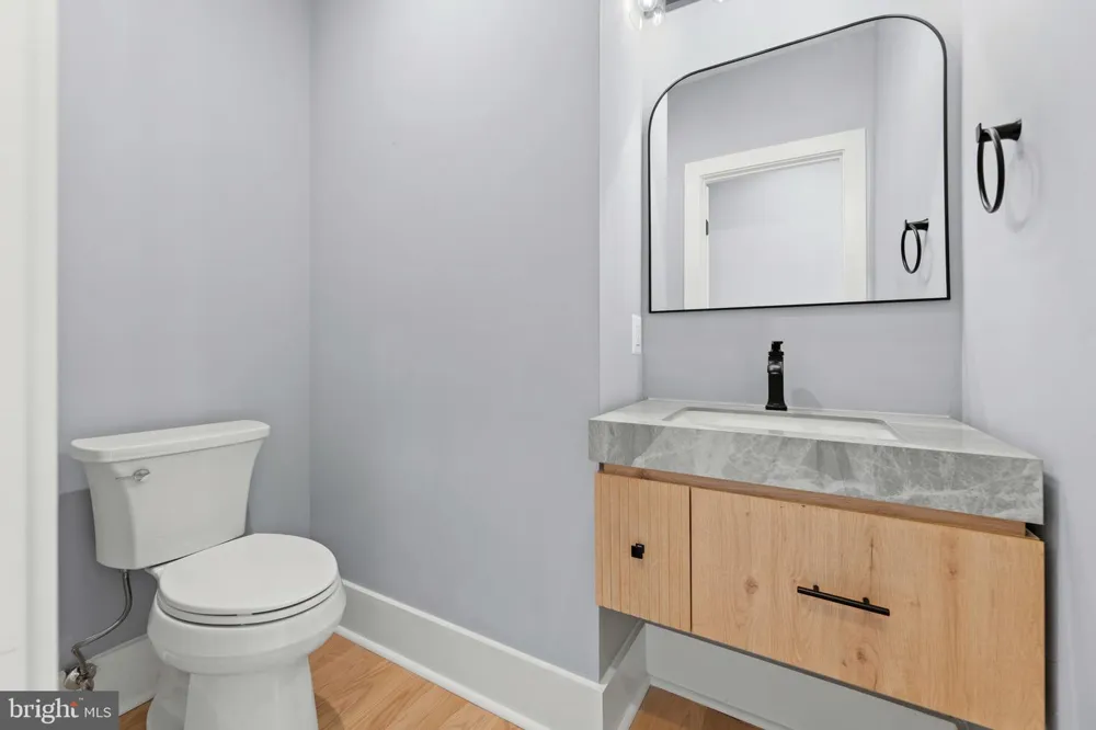 7225 BARRY ROAD Alexandria, VA 22315