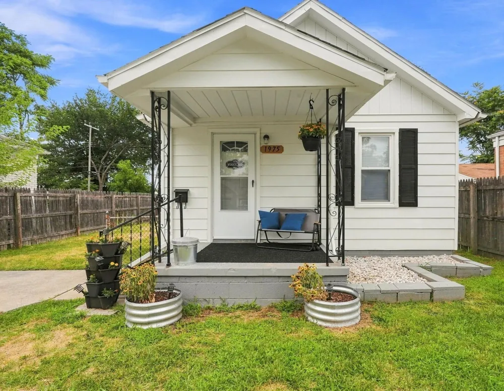 1975 Pearl Avenue Warren, MI 48091