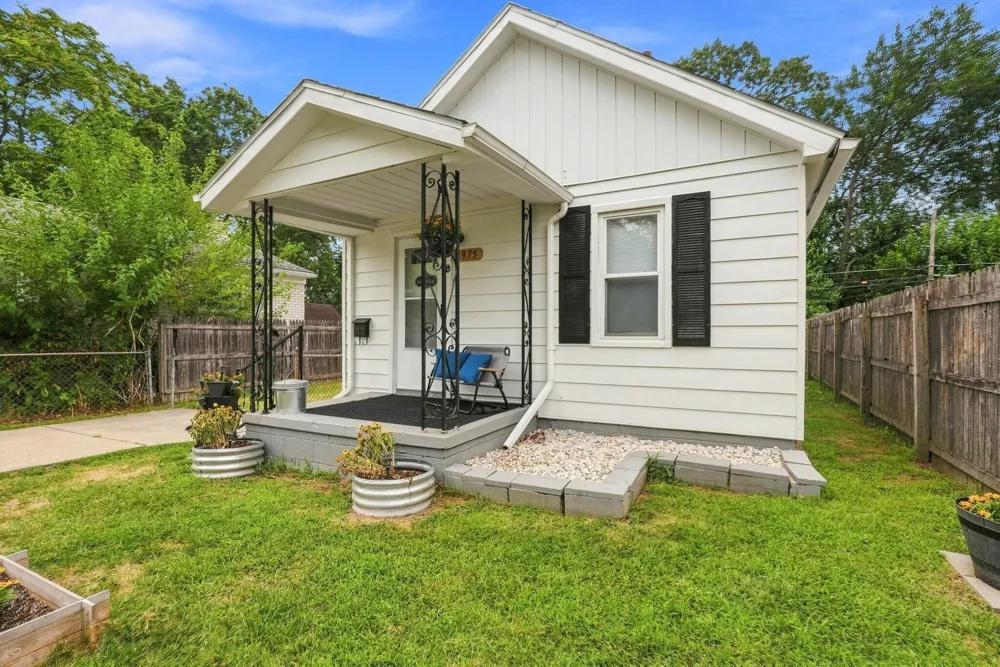 1975 Pearl Avenue Warren, MI 48091
