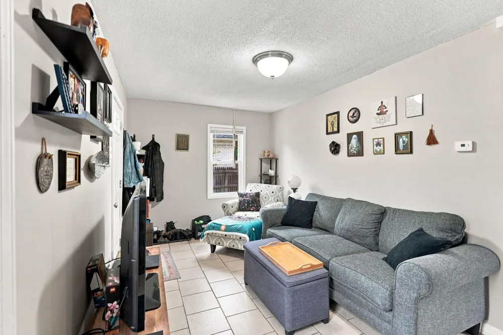 1975 Pearl Avenue Warren, MI 48091