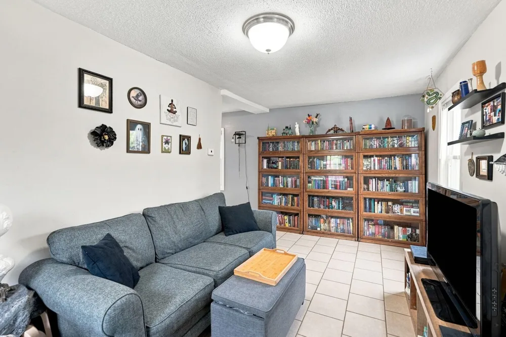 1975 Pearl Avenue Warren, MI 48091