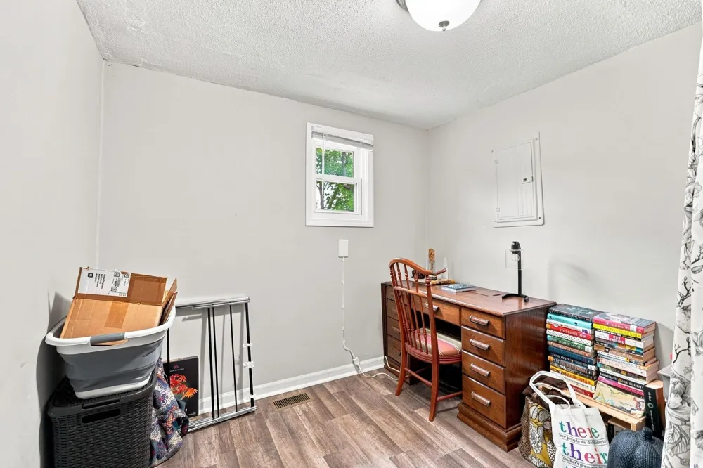 1975 Pearl Avenue Warren, MI 48091