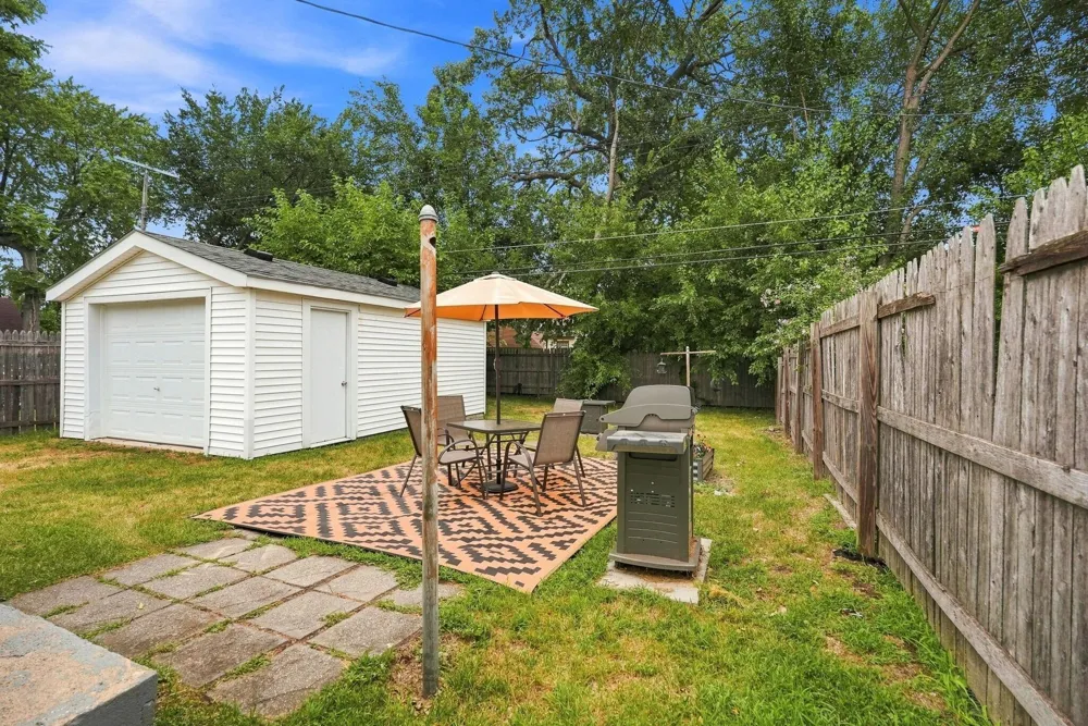 1975 Pearl Avenue Warren, MI 48091