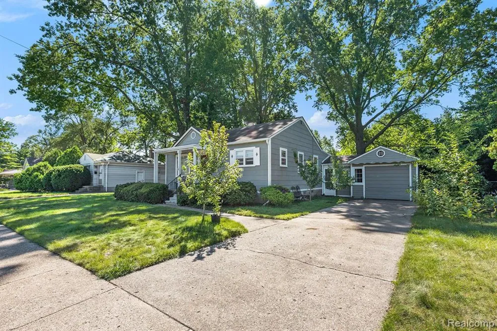 3690 Morrissey Avenue Warren, MI 48091