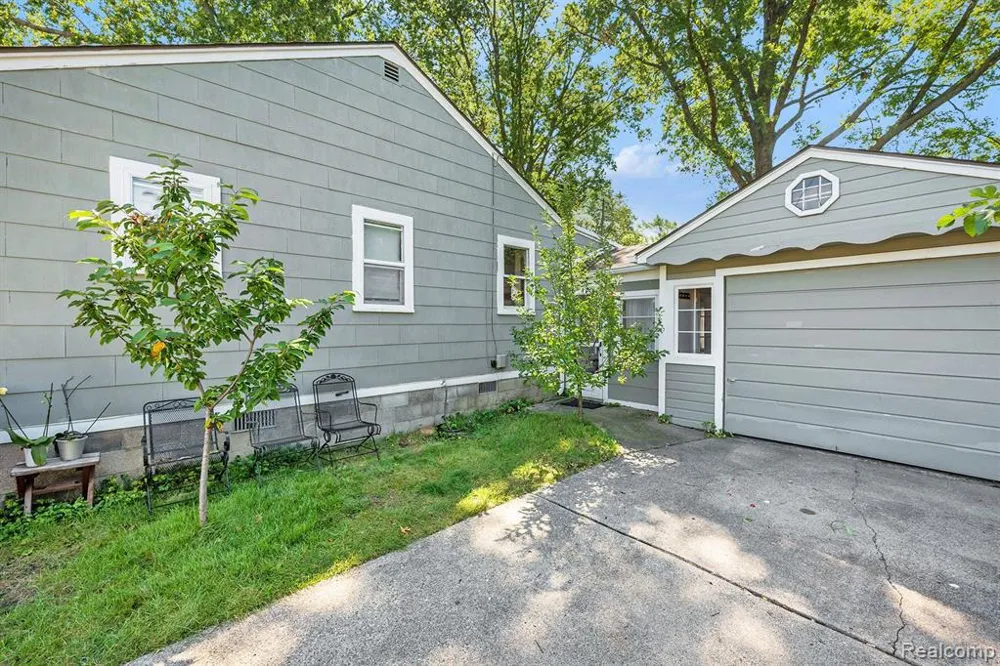3690 Morrissey Avenue Warren, MI 48091