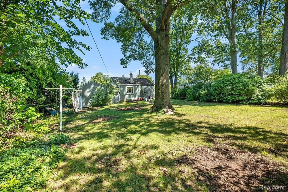 3690 Morrissey Avenue Warren, MI 48091