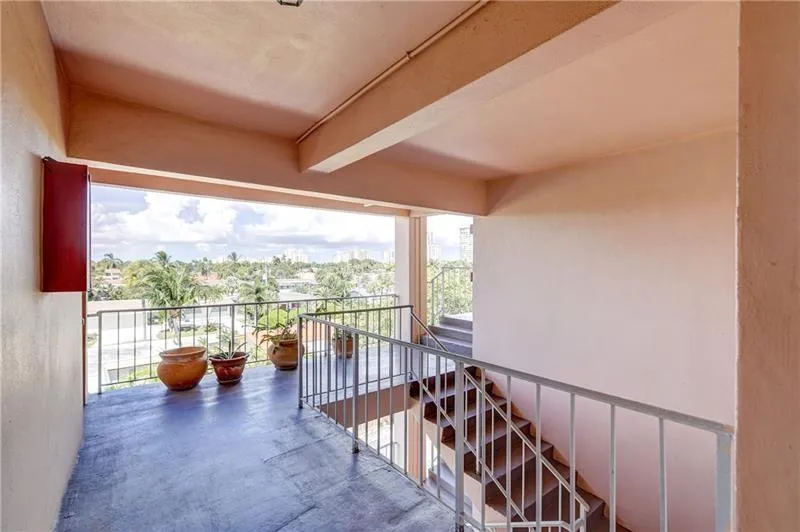 1967 S OCEAN BOULEVARD #215-C Lauderdale By The Sea, FL 33062