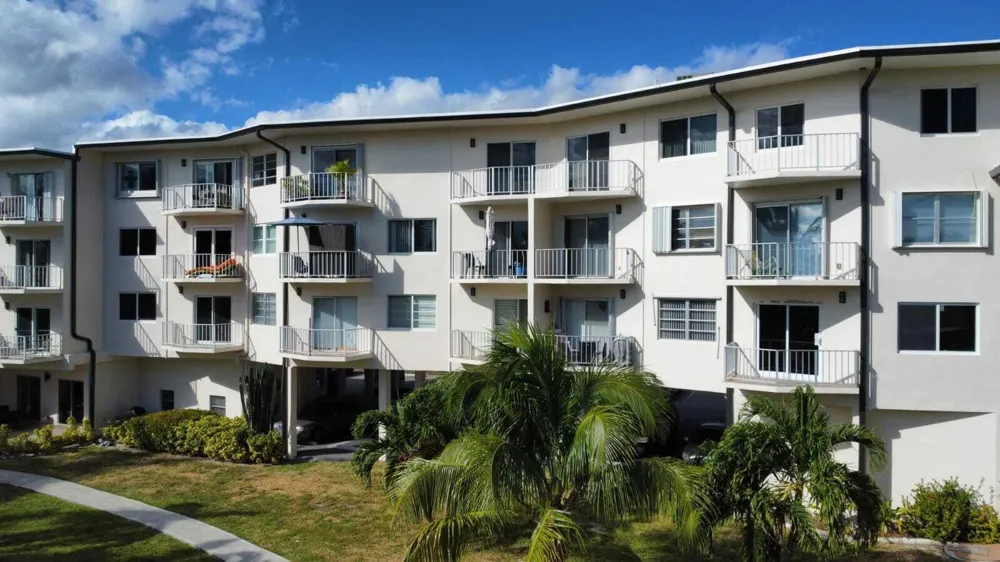 1967 S OCEAN BOULEVARD #215-C Lauderdale By The Sea, FL 33062