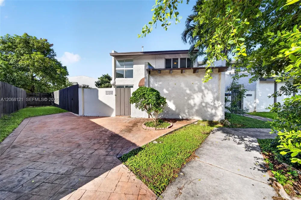 11352 SW 69th Ter Miami, FL 33173