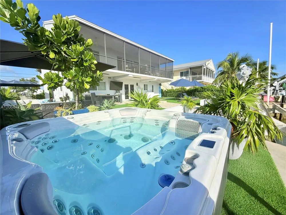 147 Ocean Shores Dr Key Largo, FL 33037