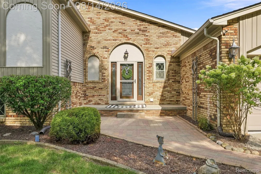 5114 Fedora Drive Troy City, MI 48085