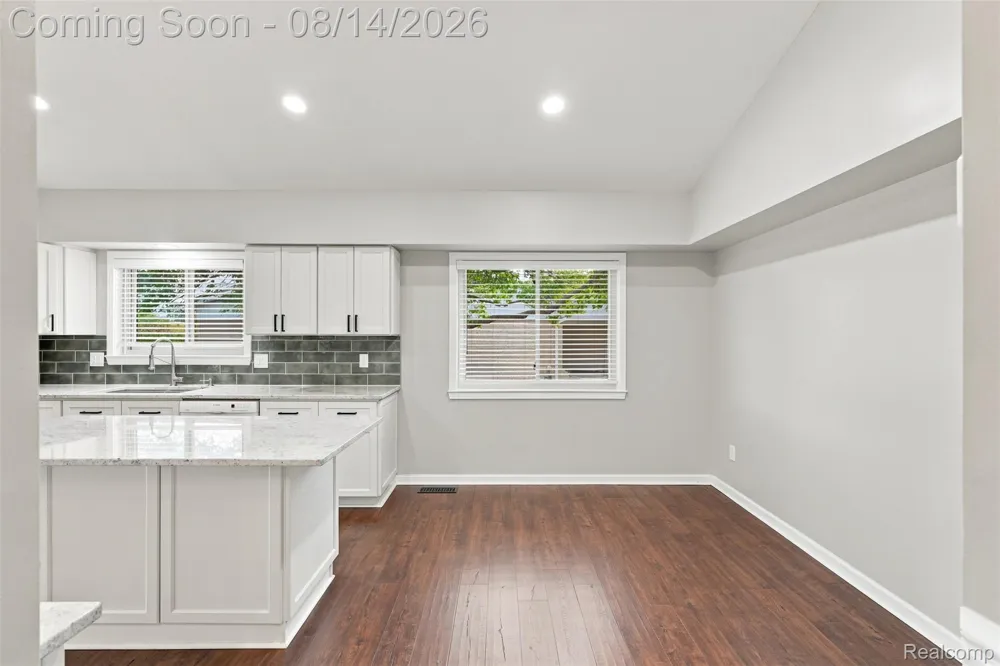 5114 Fedora Drive Troy City, MI 48085