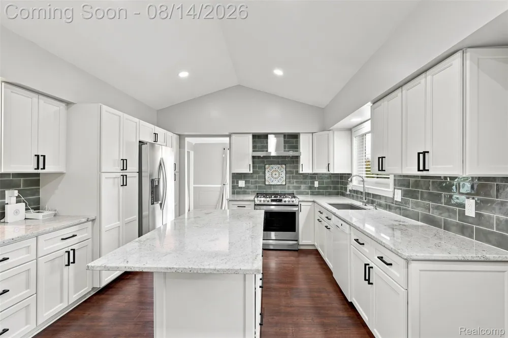 5114 Fedora Drive Troy City, MI 48085