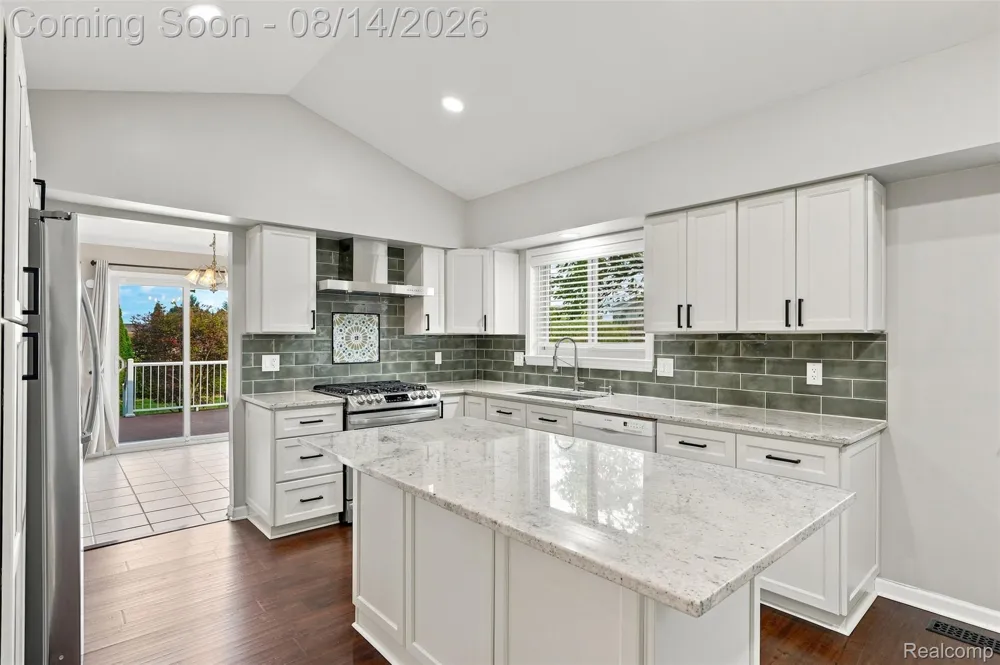 5114 Fedora Drive Troy City, MI 48085