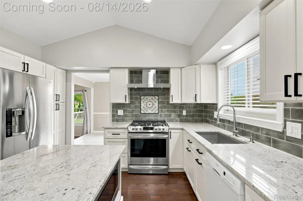 5114 Fedora Drive Troy City, MI 48085