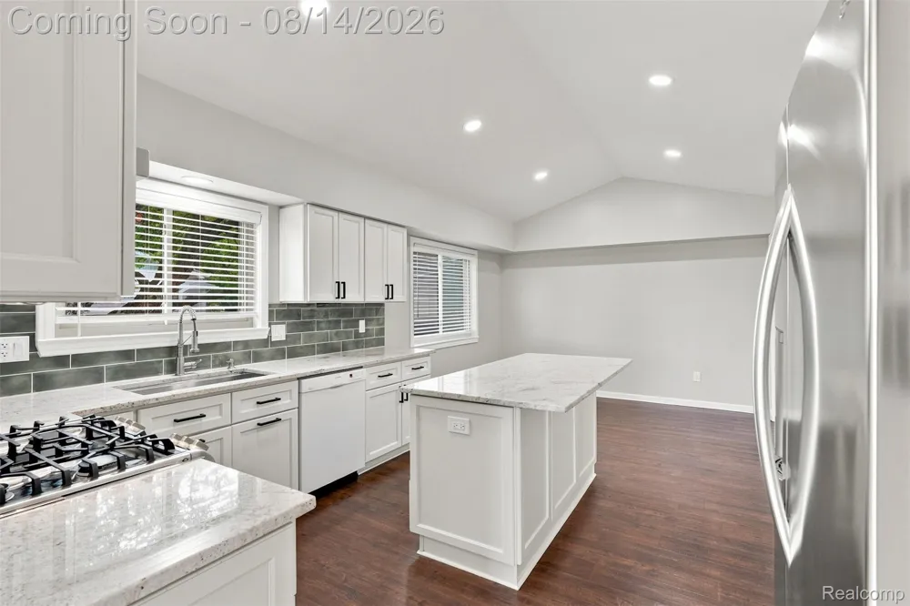 5114 Fedora Drive Troy City, MI 48085