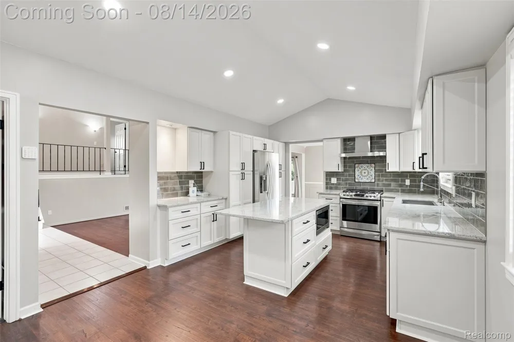 5114 Fedora Drive Troy City, MI 48085
